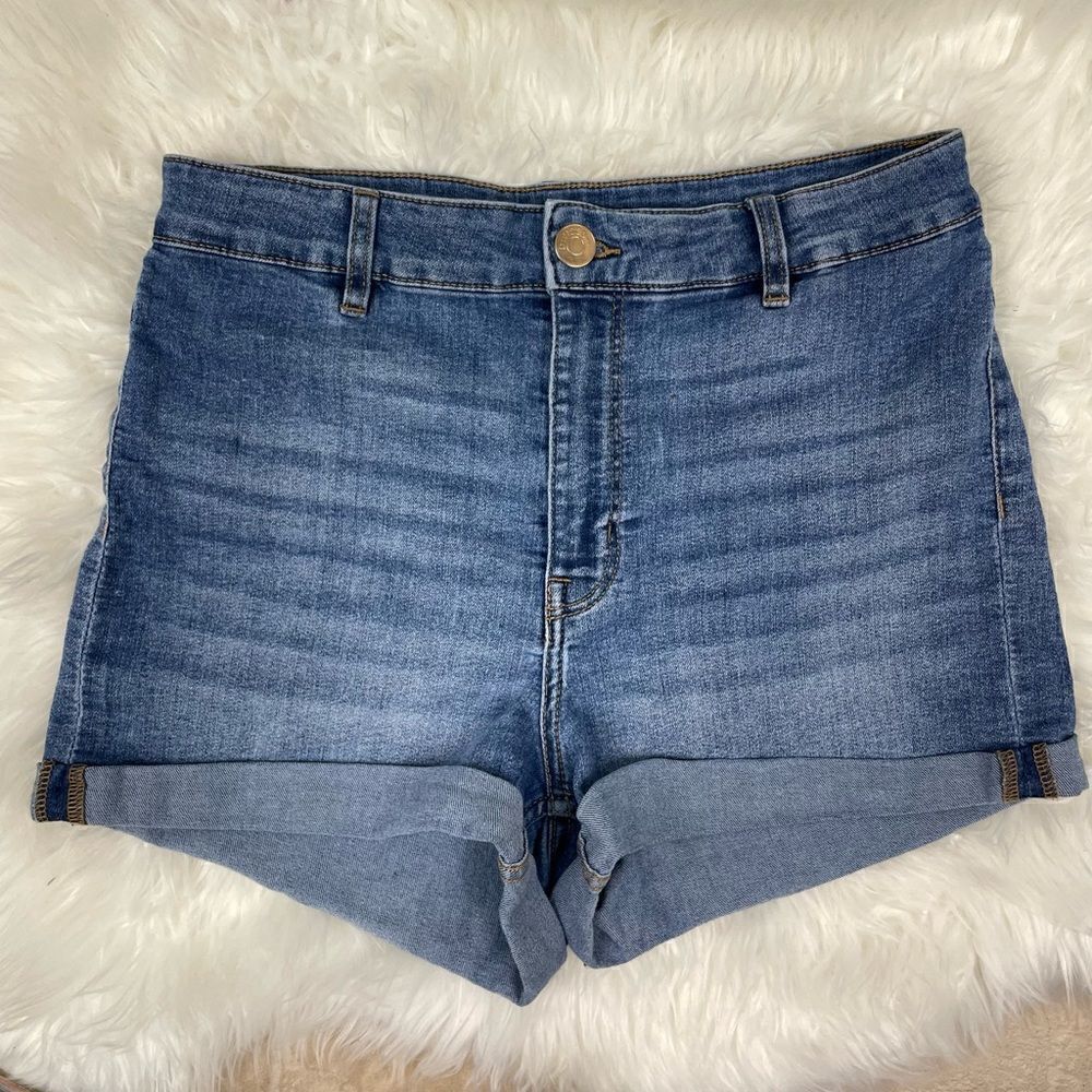 H & M divided | Stretchy denim shorts 10 light blue.